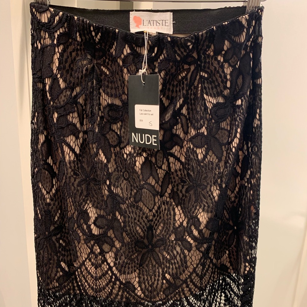 L’Atiste Lace Skirt with nude lining